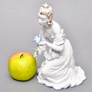 Коллекционная Фарфоровая статуэтка «ПРИНЦЕССА С ЦВЕТКОМ», ROSENTHAL Германия, 60-е годы ХХ века. 