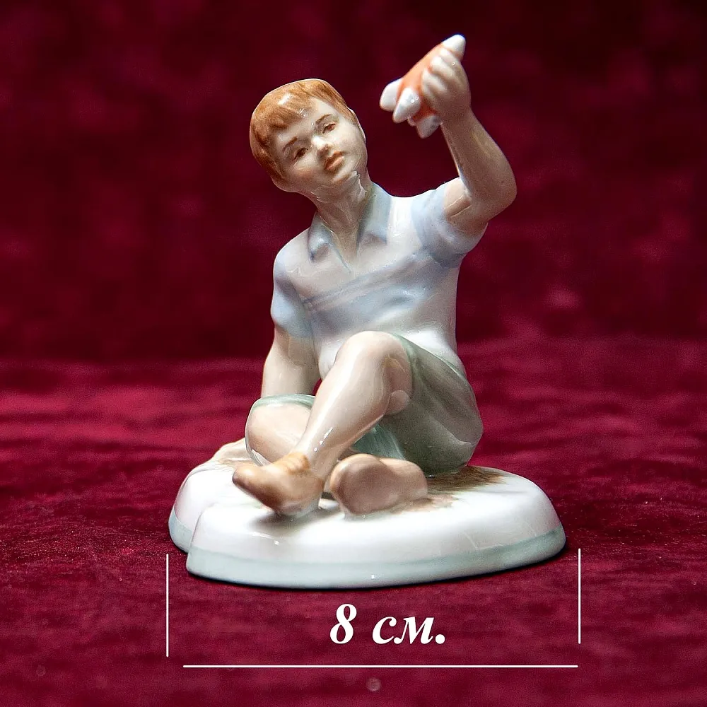 Авторская Коллекционная Фарфоровая Статуэтка «Мальчик с Ракетой», Дулёво Россия.