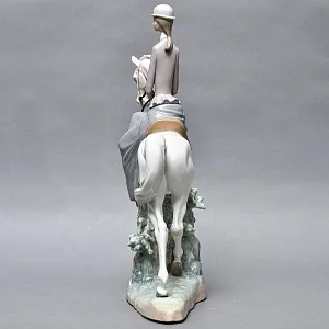 Коллекционная Фарфоровая статуэтка «Прекрасная наездница», Lladro Испания, 1984 - 1989 годы.