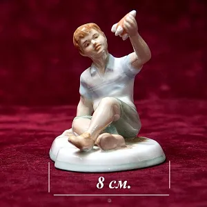 Авторская Коллекционная Фарфоровая Статуэтка «Мальчик с Ракетой», Дулёво Россия.