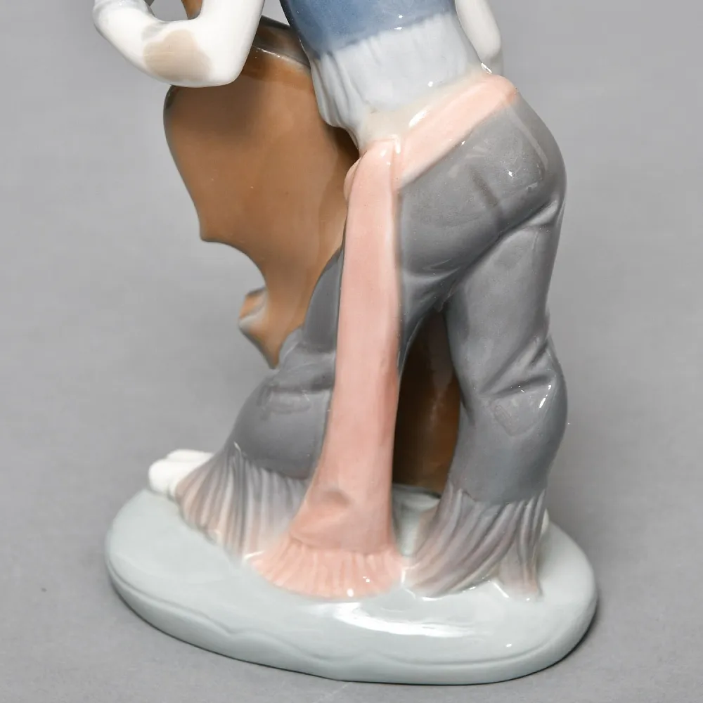 Коллекционная Фарфоровая статуэтка «Собака, играющая на контрабасе», Lladro Испания, 1971 - 1978 годы.