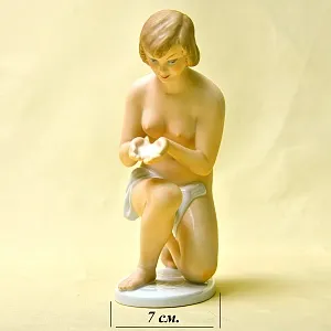 Фарфоровая Статуэтка «У ручья» Н-20 см. WALLENDORF Германия вторая половина ХХ века.