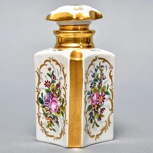 Антикварный Парфюмерный набор - три Флакона и Шкатулка, Limoges Франция, конец XIX - начало ХХ века. 