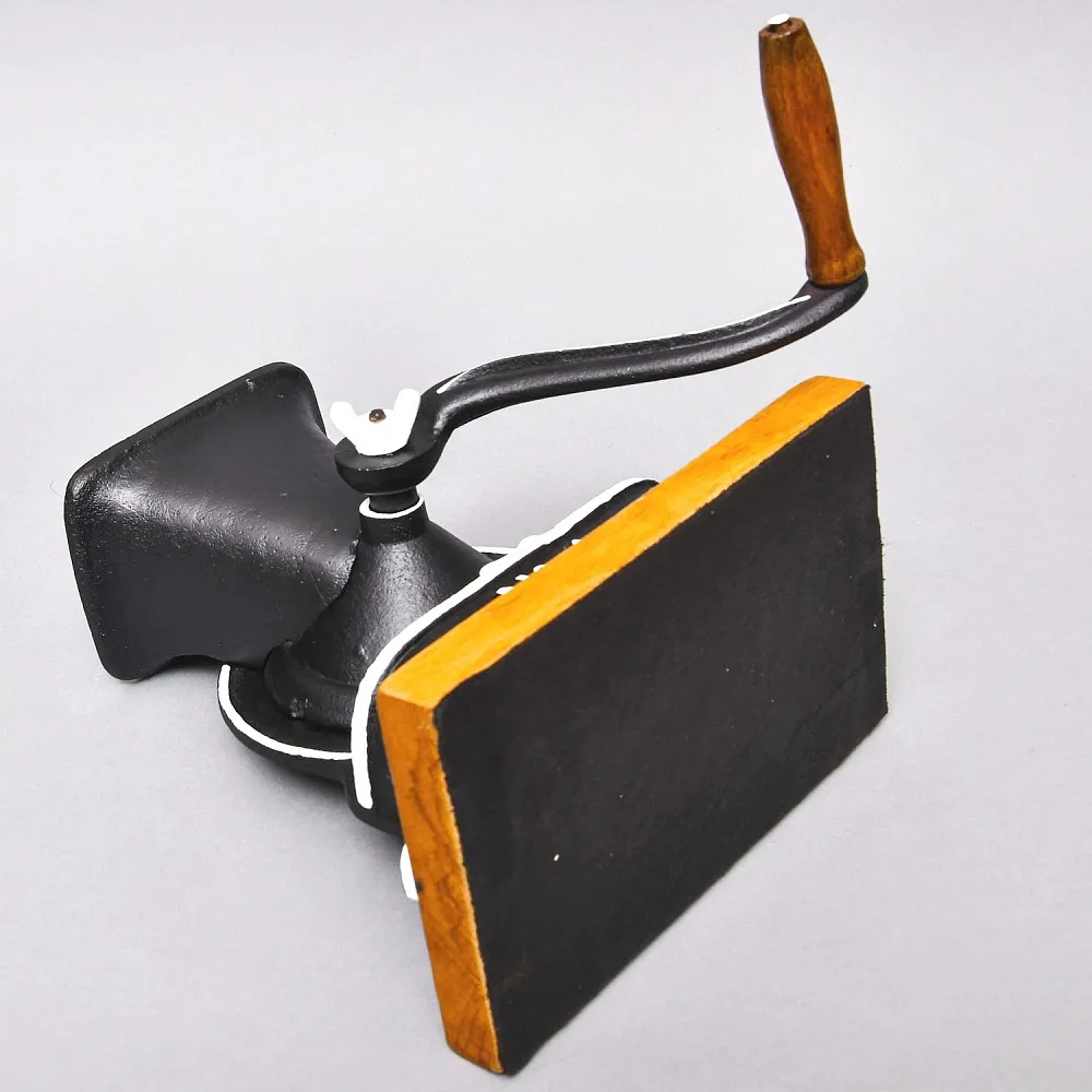 Большая Антикварная Чугунная Ручная Механическая Мельница №4, SALZBURG Австрия начало ХХ века.