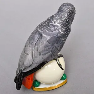 Антикварная Фарфоровая статуэтка «Попугай Жако на шаре», Германия - начало ХХ века.