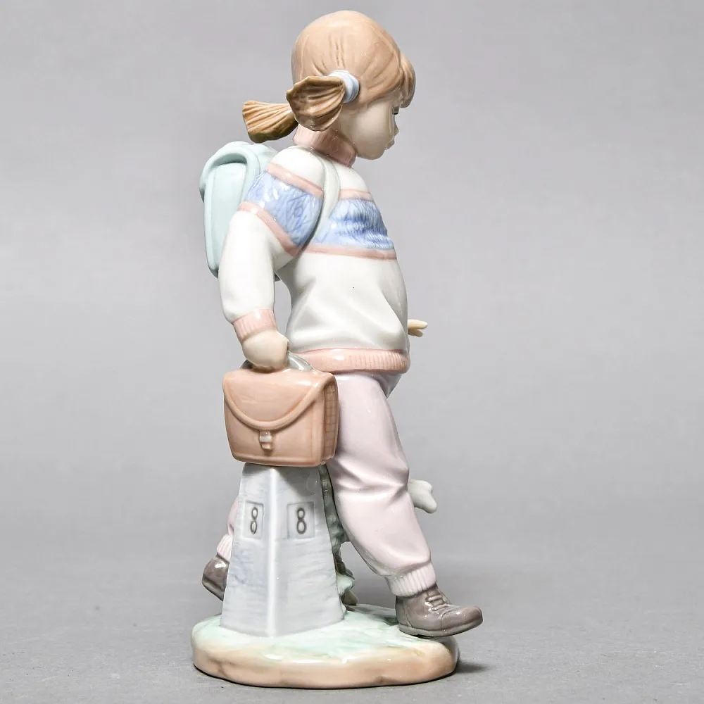 Коллекционная Фарфоровая статуэтка «Девочка и щенок идут в школу», Lladro Испания, 1993 - 1997 годы. 
