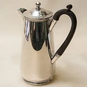 Классический Металлический Кофейник - Кувшин на 0,8 литра. Silverplate, SHEFFIELD Англия 50-е годы ХХ века.