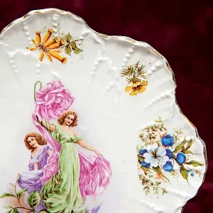 Редкость! Антикварная Фарфоровая Тарелка - Блюдо « Садовые Феи», Works Karlsbad, Австрия конец XIX - начало ХХ века.