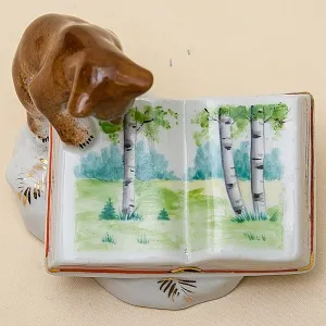 Фарфоровая статуэтка «Медведь с книгой», Октябрьский (Башкирский) фарфоровый завод СССР, 70-е гг.