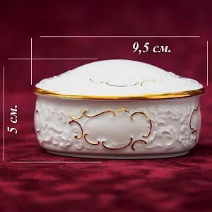 Фарфоровая Шкатулка - Бонбоньерка в стиле Рококо Furstenberg, Германия середина ХХ века.