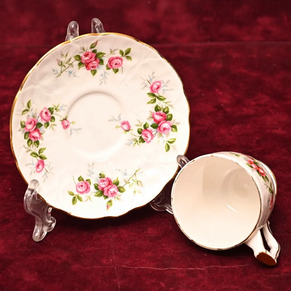 Коллекционная Фарфоровая Кофейная Пара «Розовый куст», Aynsley Англия.
