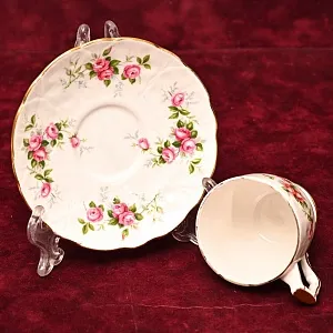 Коллекционная Фарфоровая Кофейная Пара «Розовый куст», Aynsley Англия.