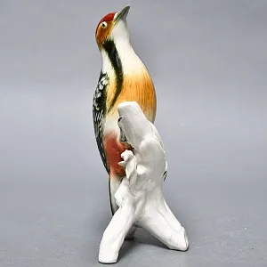 Коллекционная Фарфоровая статуэтка «Птица - Пёстрый Дятел», Карл Энс / Karl Ens, Германия.