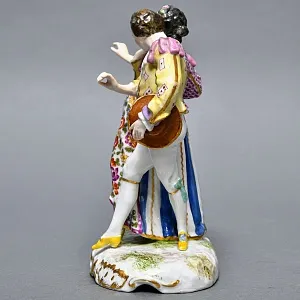 Коллекционная Фарфоровая статуэтка «Пара на Карнавале», Edme Samson Франция, 1940 - 1969 годы. 