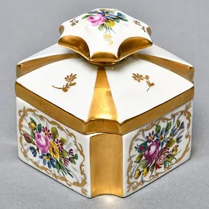 Антикварный Парфюмерный набор - три Флакона и Шкатулка, Limoges Франция, конец XIX - начало ХХ века. 