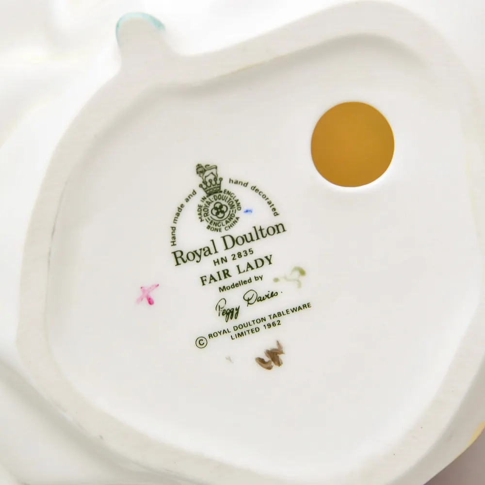 Коллекционная Фарфоровая статуэтка «Прекрасная Леди», Royal Doulton Англия.