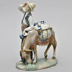 Коллекционная Фарфоровая статуэтка «Продавец фарфора»,  Lladro Испания - 1974 год.