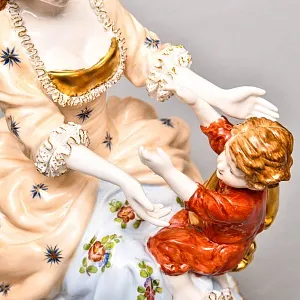Коллекционная Фарфоровая Статуэтка «Материнство. Мать и Дитя», SANDIZELL PORCELAIN Германия.