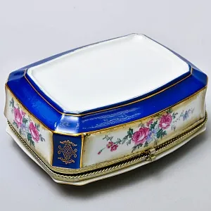 Винтажная Фарфоровая Шкатулка «Свидание в саду», Франция - первая половина ХХ века.