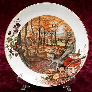 Коллекционная Тарелка «Октябрь» Фарфор, ROYAL WORCHESTER, Англия -1979 год.