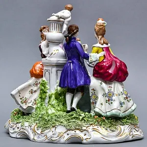 Коллекционная Фарфоровая статуэтка «ГАЛАНТНАЯ ПРОГУЛКА», Scheibe-Alsbach Германия, середина ХХ века. 