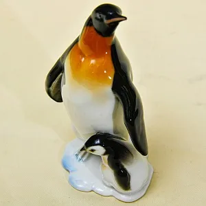 Коллекционная фарфоровая статуэтка «Пингвин с пингвиненком», Hutschenreuther Германия, 70 -е годы ХХ века.
