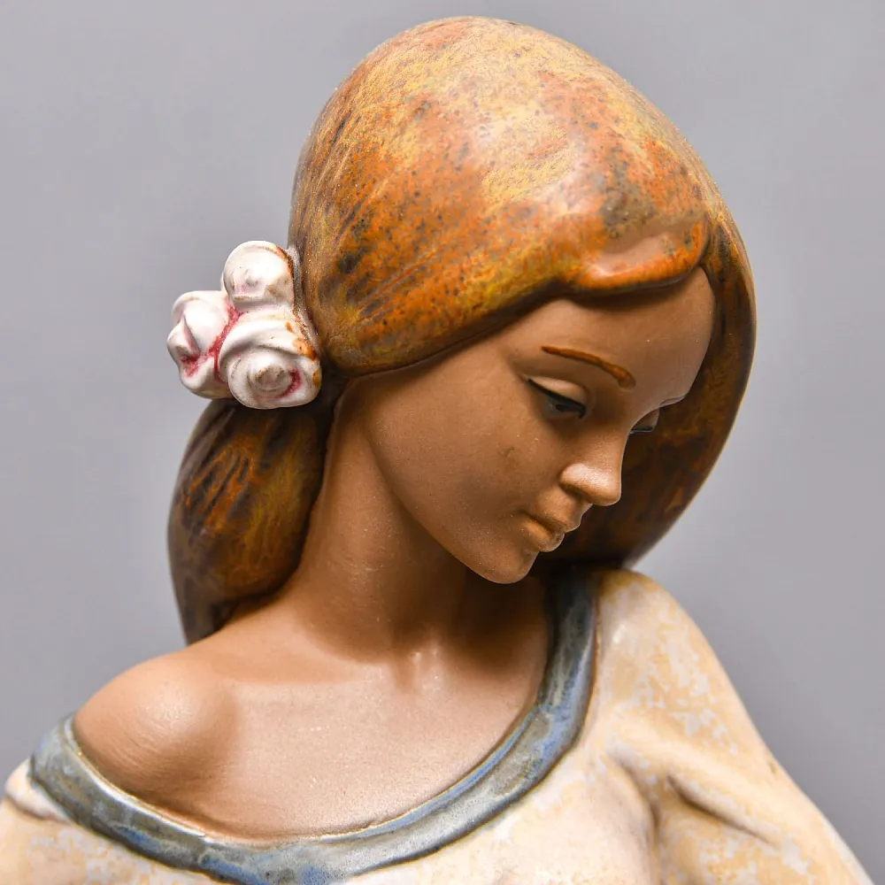 Большая Фарфоровая статуэтка «Девушка с корзиной фруктов», Lladro серия Грес, Испания.
