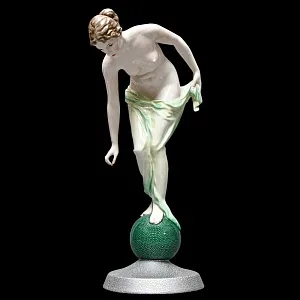 Антикварная Фарфоровая статуэтка «Обнаженная девушка на шаре», Rosenthal Германия - 1935 год. 