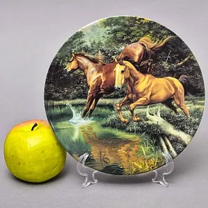 Коллекционная Фарфоровая тарелка «Лошади. Прыжок в пруд», Furstenberg Германия - 1995 год.