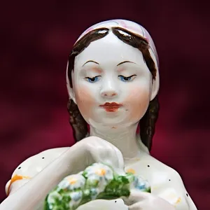 РЕДКОСТЬ!! Фарфоровая Статуэтка «Девочка с венком», ЛФЗ СССР - 1955 год.