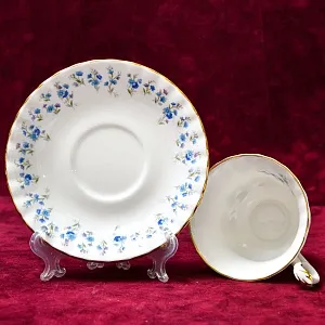 Коллекционная Фарфоровая Чайная пара «Воспоминания», ROYAL ALBERT Англия, вторая половина ХХ века.