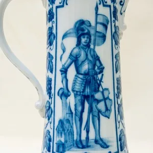 Оригинальный Фарфоровый Кувшин с крышкой «Легенда о Святом Георгии» -1 литр, KAISER Германия.