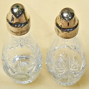 Винтажный Набор для Специй из 2-х предметов на подставке, Англия, середина ХХ века.