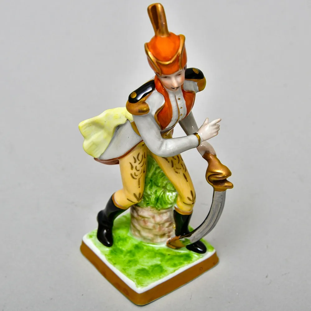 Коллекционная Фарфоровая Статуэтка «Солдат - Офицер кавалерии», Германия - вторая половина ХХ века.