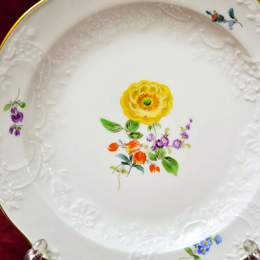 Коллекционная Фарфоровая Чайная пара + Тарелка (Тройка) из серии BLUME, MEISSEN Германия.