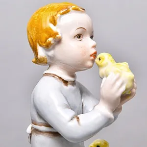 Коллекционная статуэтка «Мальчик с цыплятами», Фарфор ROSENTHAL Германия, первая половина ХХ века. 