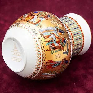 Коллекционная Авторская  Ваза «THEBEN» Фарфор KAISER Германия 70 -е годы ХХ века.