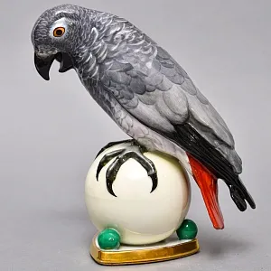 Антикварная Фарфоровая статуэтка «Попугай Жако на шаре», Германия - начало ХХ века.