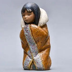 Фарфоровая Статуэтка «Девочка эскимос. Арктическая зима», Грес Lladro, Испания.