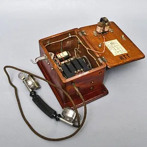 Антикварный Настенный Телефонный аппарат - Телефон «CHARLES FEVTS N.V.», Бельгия -1915 год. 