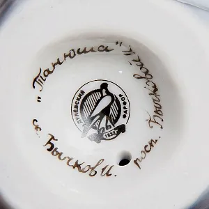 Авторская Коллекционная Фарфоровая Статуэтка «Девочка на Снежном Коме», Дулёво Россия.