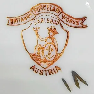 Редкость! Антикварная Фарфоровая Тарелка - Блюдо « Садовые Феи», Works Karlsbad, Австрия конец XIX - начало ХХ века.