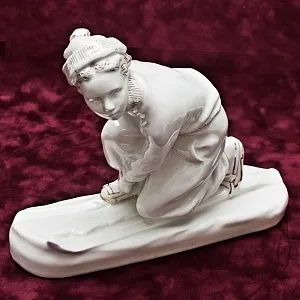 Фарфоровая Статуэтка «Лыжница», ПФЗ Песочное, СССР -1963 год.