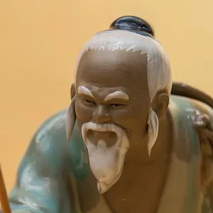 Коллекционная Авторская статуэтка «Рыбак - Китаец с рыбой», Обливная керамика, Китай - 50 гг. 