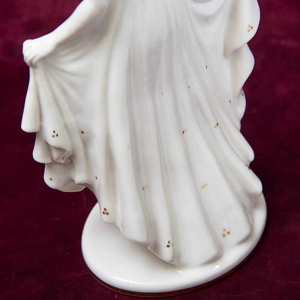 Фарфоровая Статуэтка «Девушка в белом платье», Hutschenreuther, Германия -1955-1968гг.
