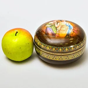 Классическая Фарфоровая Шкатулка - Бонбоньерка «Две Грации», Vienna Style Германия, середина ХХ века.