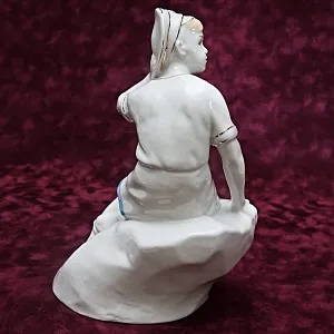 Фарфоровая Статуэтка «Петя Бачей», Городницкий Фарфоровый завод - СССР - 1957 год.