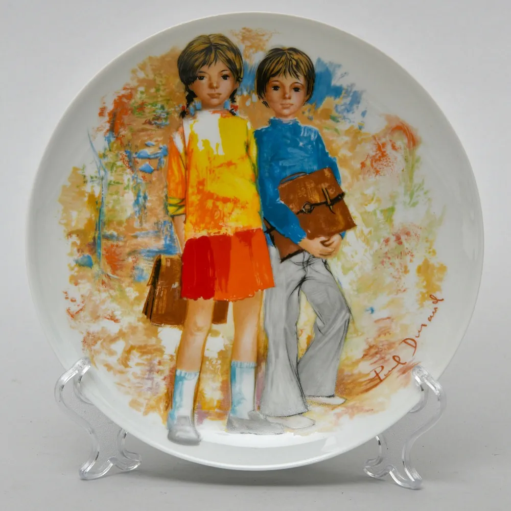 Авторская Тарелка «Дети. Эмилия и Филипп». Фарфор Limoges Франция - 1980 год.