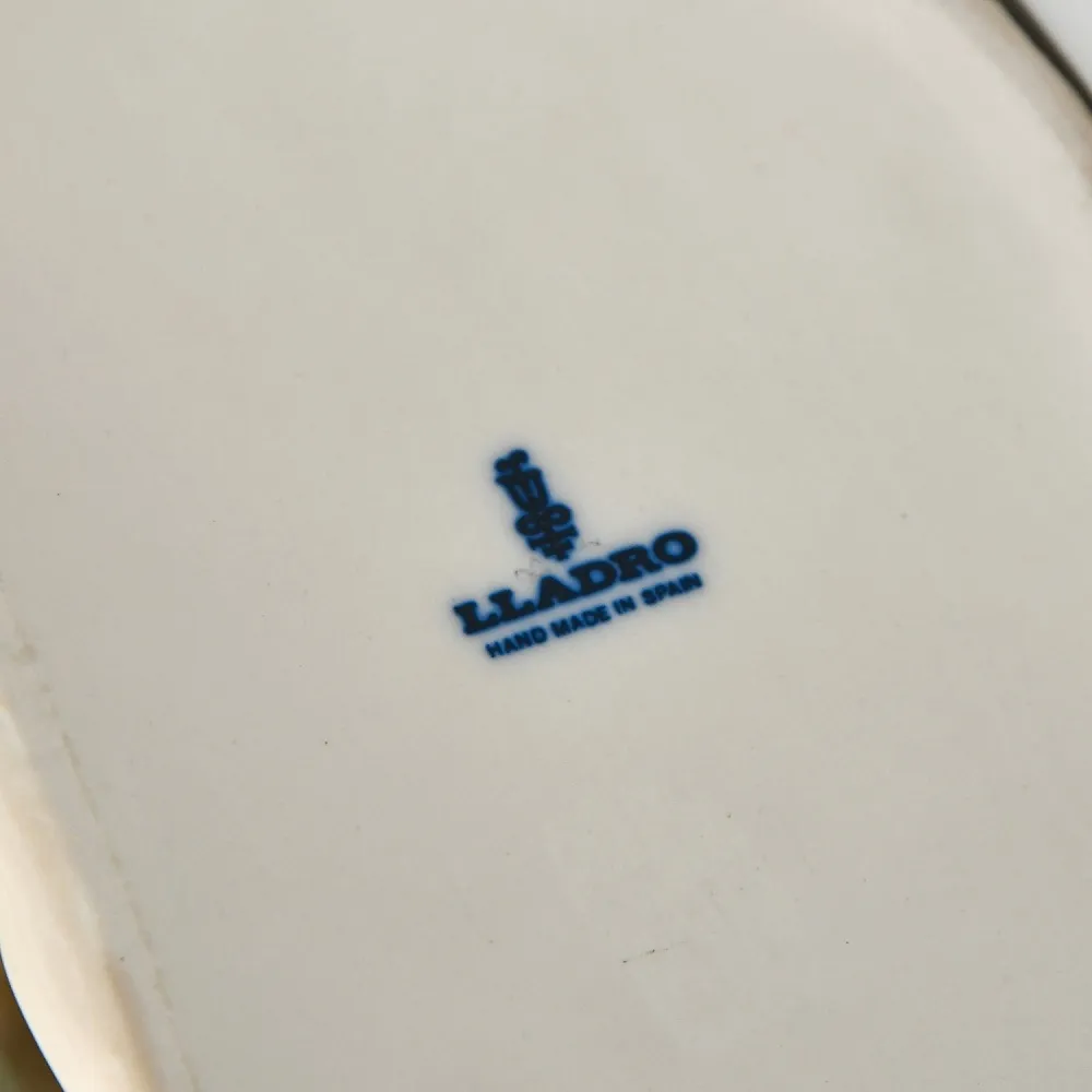 Коллекционная Фарфоровая статуэтка «Продавец фарфора»,  Lladro Испания - 1974 год.