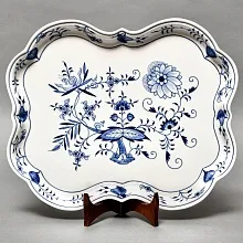 Сервировочное блюдо - тарелка «Луковый узор», Фарфор, MEISSEN Германия, середина ХХ века.